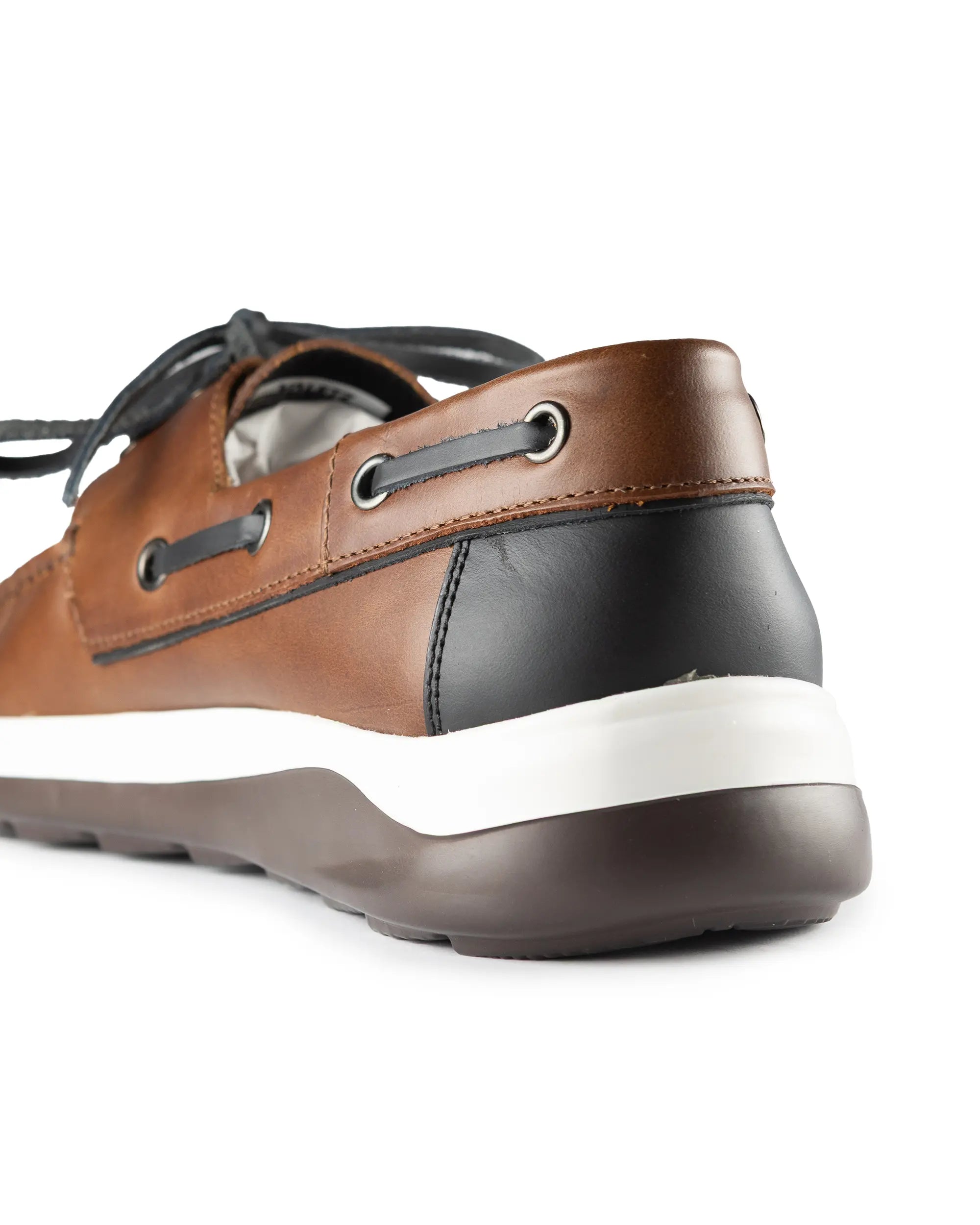 Náuticos en Cuero Miel - zapato en uso estilo casual vestir
