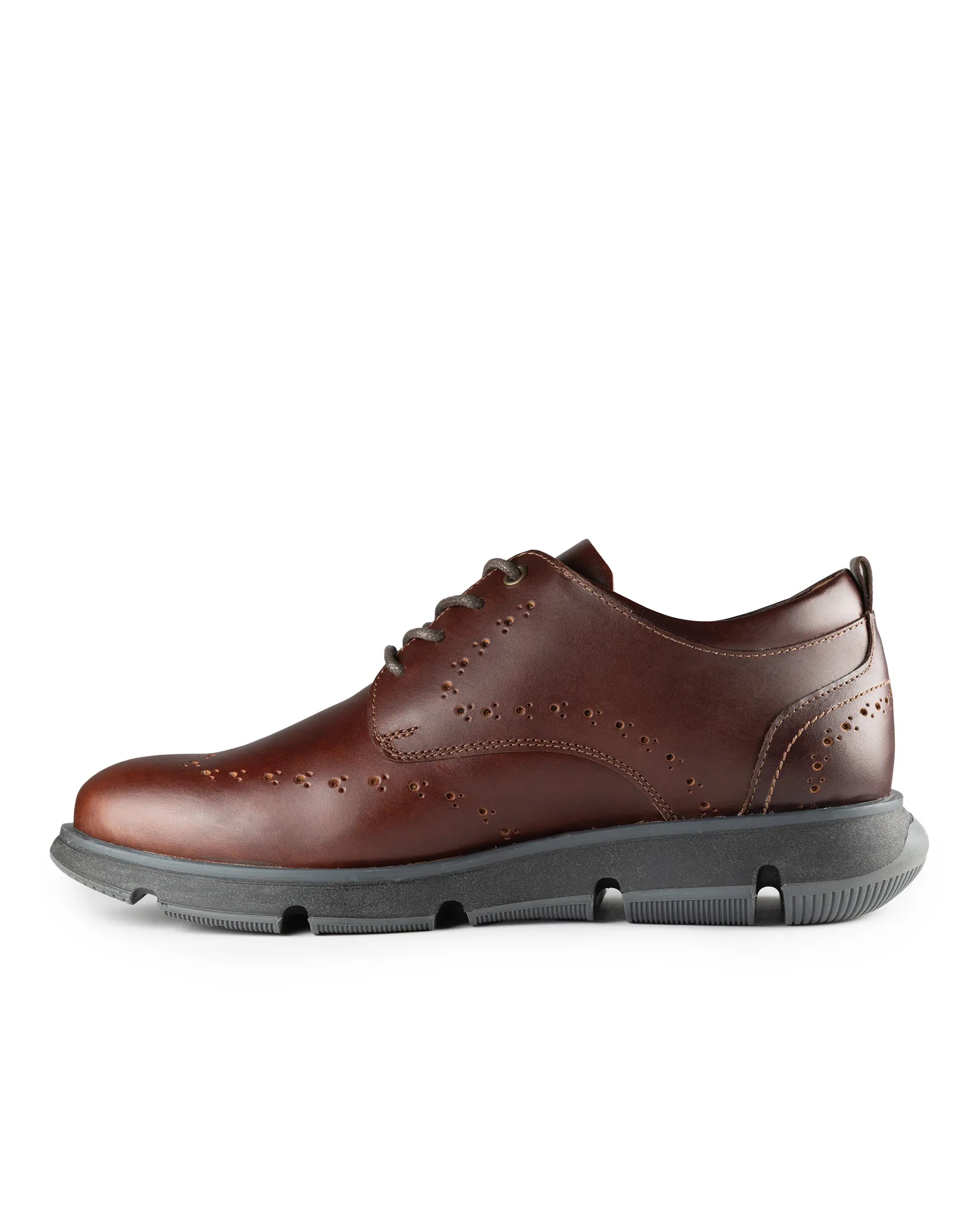 Oxfords Nardo Coñac y Negro - detalle costura cuero premium hecho a mano