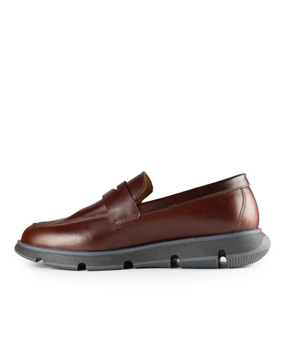 Olmo Estilo Penny Loafer Coñac x Negro - detalle costura cuero premium hecho a mano