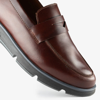 Olmo Estilo Penny Loafer Coñac x Negro