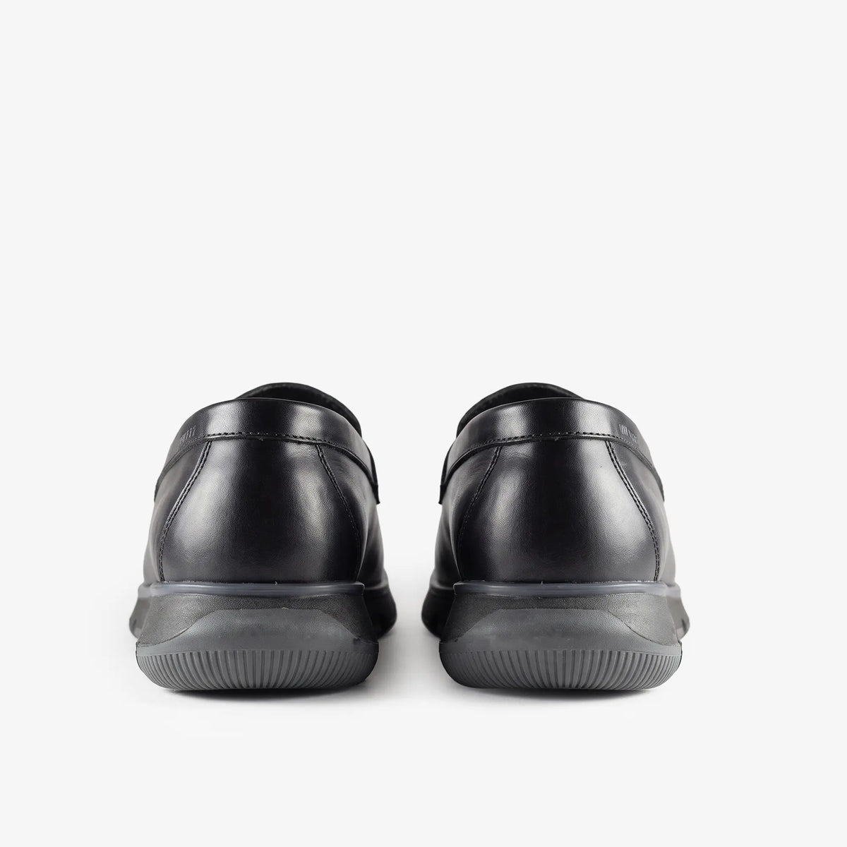 Olmo Estilo Penny Loafer Negro