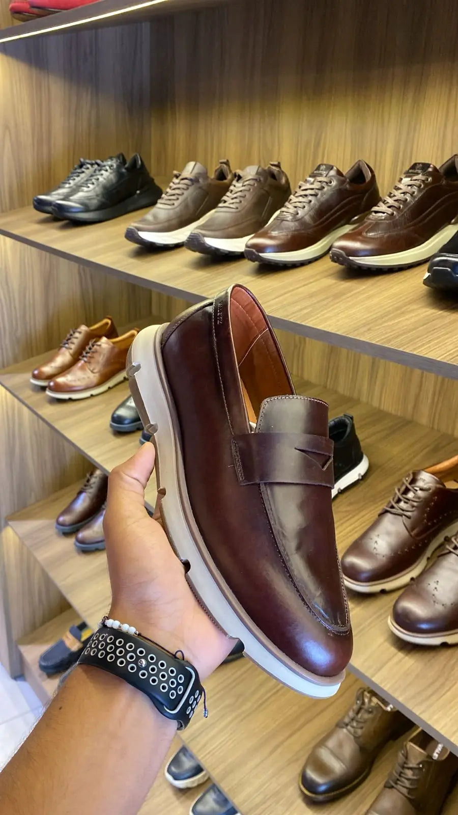 Olmo Estilo Penny Loafer Coñac x Cafe — foto real 1