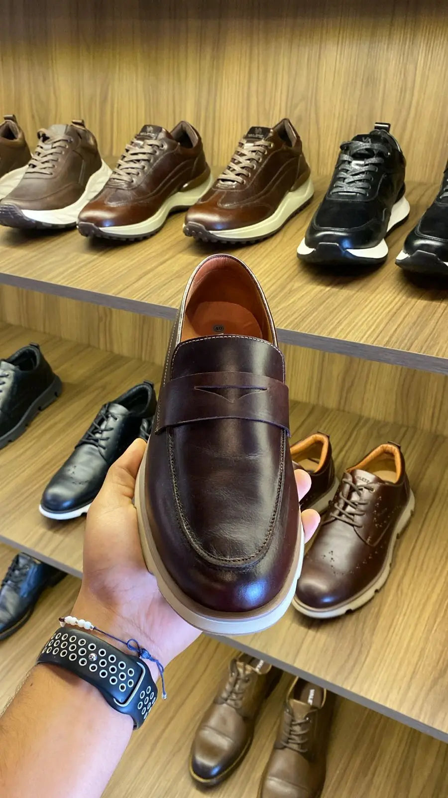 Olmo Estilo Penny Loafer Coñac x Cafe — foto real 2