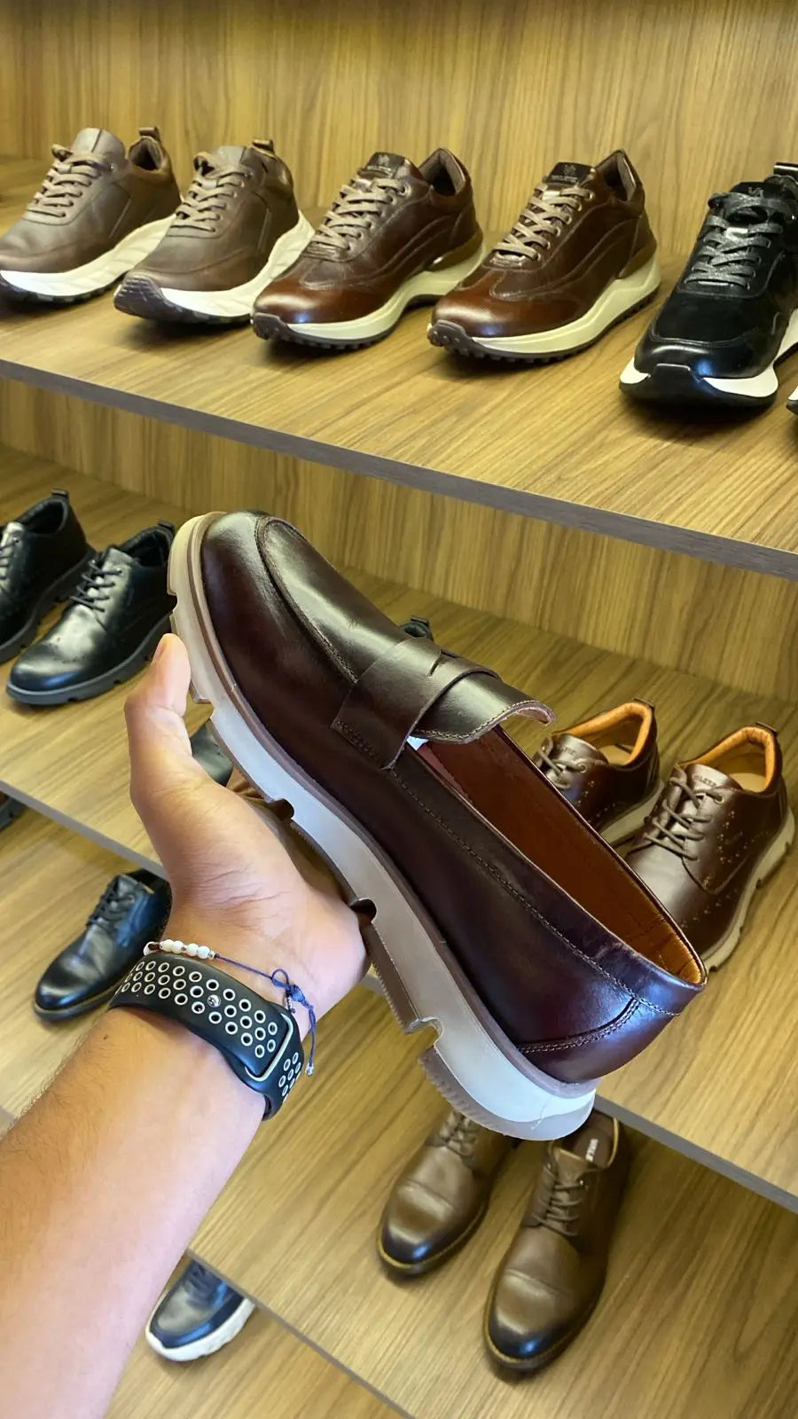 Olmo Estilo Penny Loafer Coñac x Cafe — foto real 3