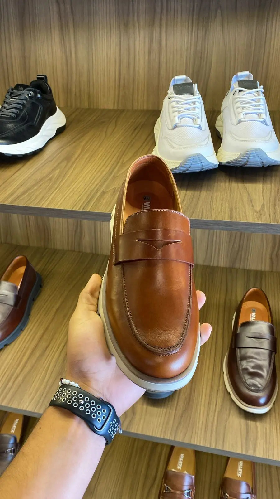 Olmo Estilo Penny Loafer Miel — foto real 2
