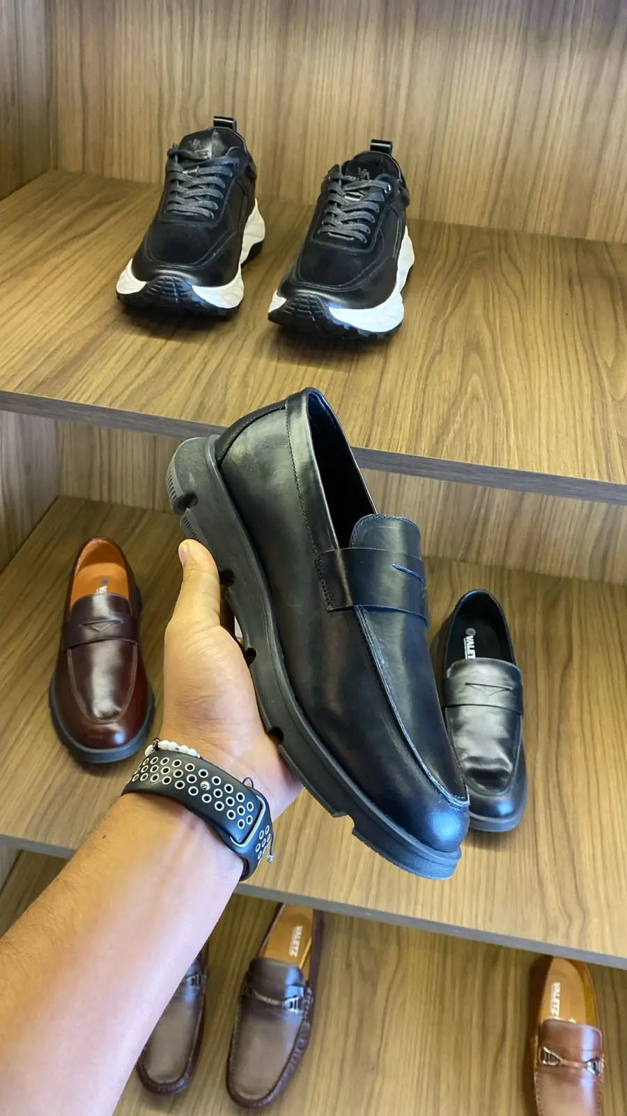 Olmo Estilo Penny Loafer Negro — foto real 4