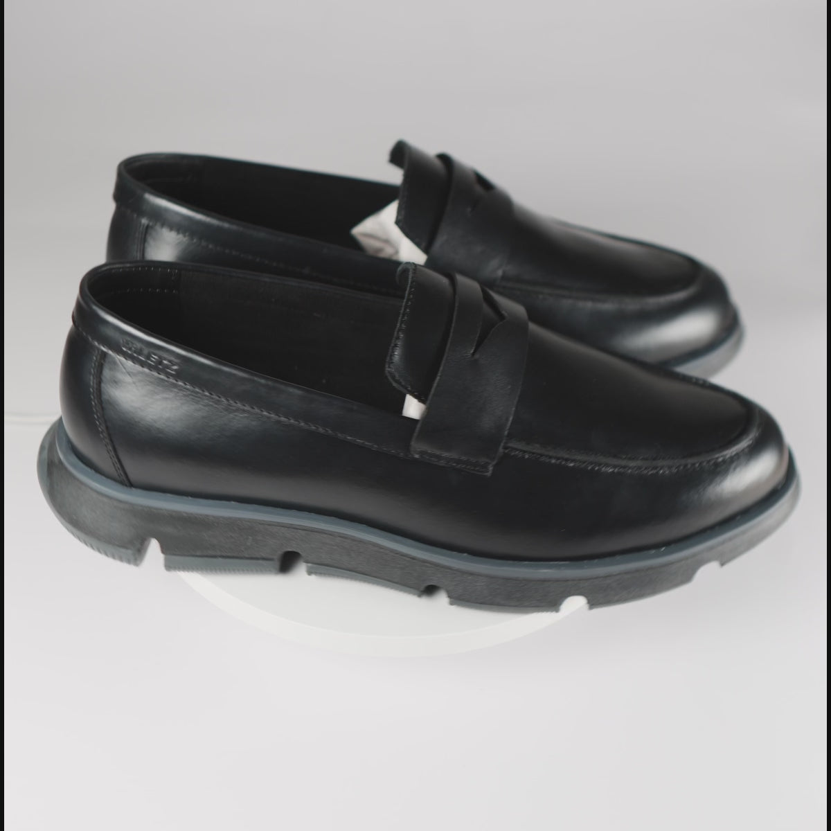 Olmo Estilo Penny Loafer Negro