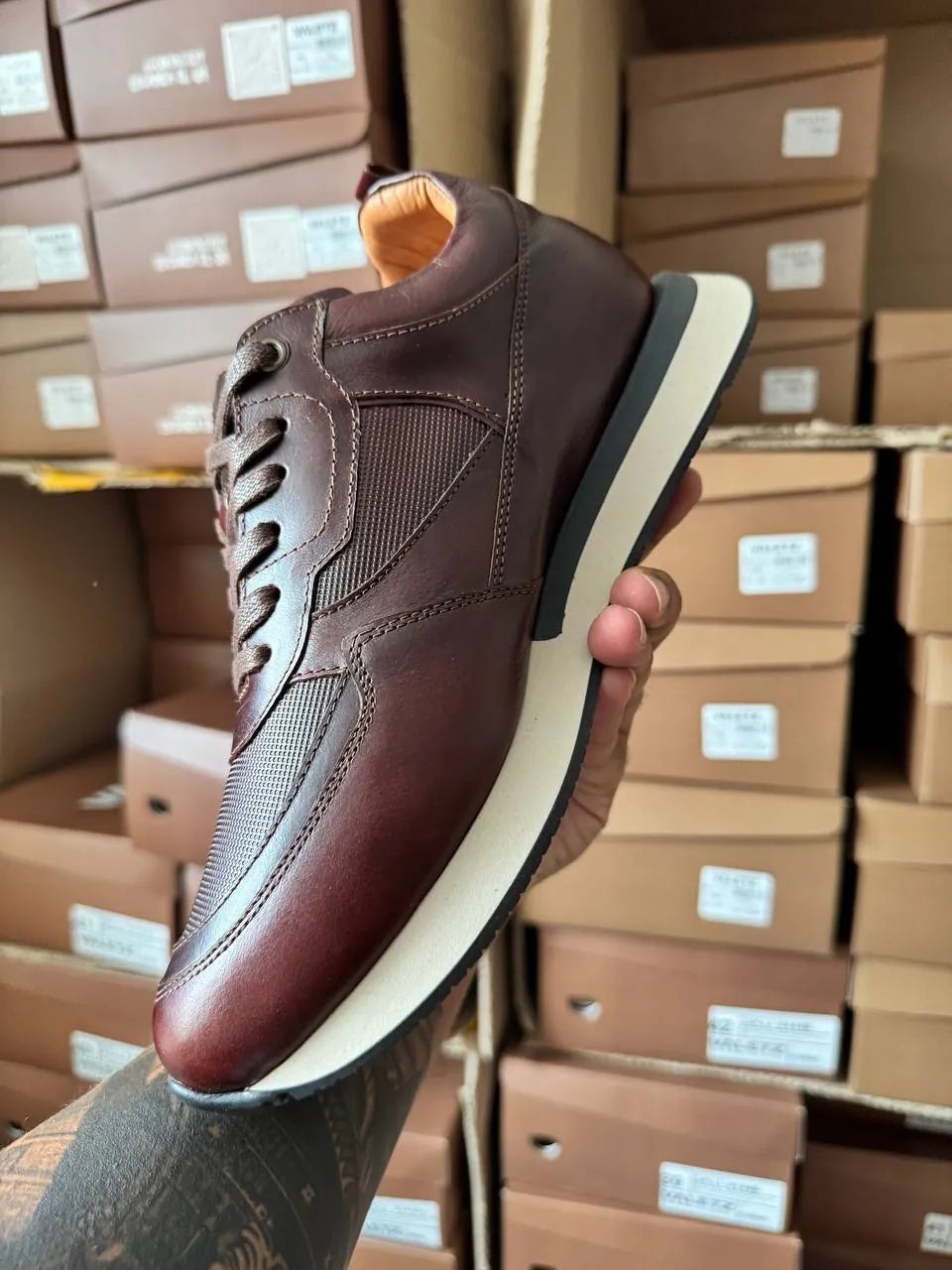 Tenis Lusso Casuales de Vestir en Cuero Coñac — foto real 3
