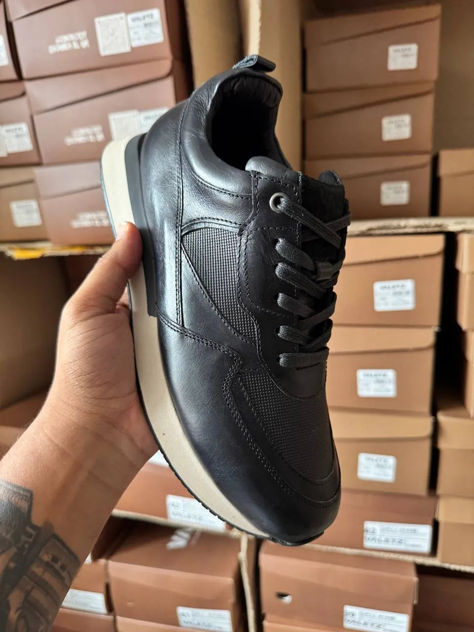 Tenis Lusso Casuales de Vestir en Cuero Auténtico Negro — foto real 1