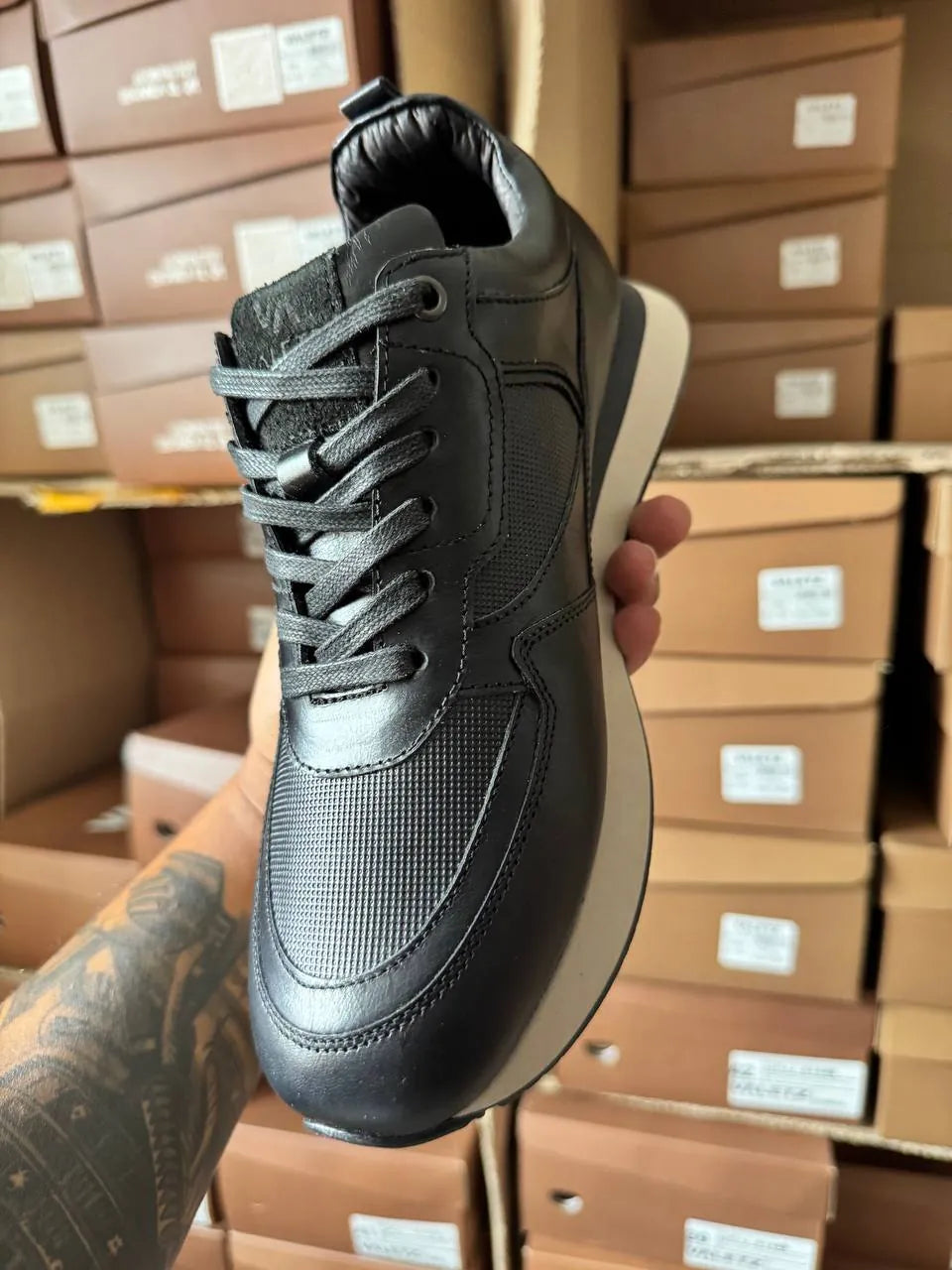 Tenis Lusso Casuales de Vestir en Cuero Auténtico Negro — foto real 2