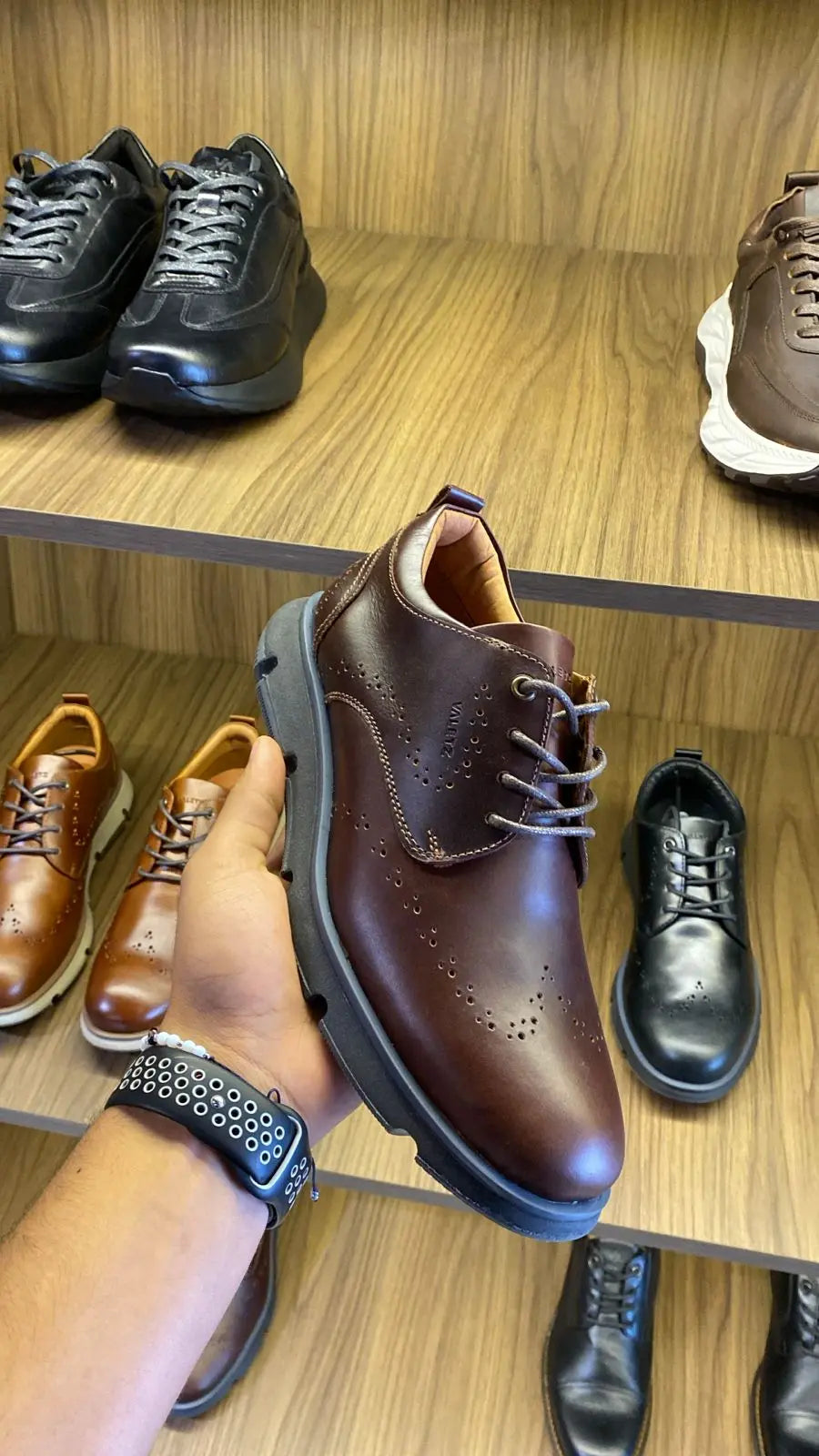 Oxfords Nardo Coñac y Negro — foto real 1