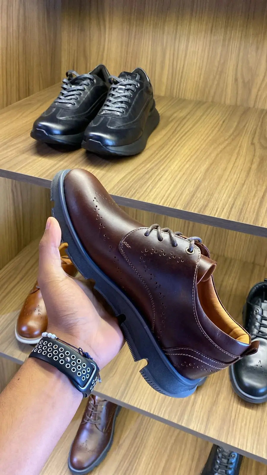 Oxfords Nardo Coñac y Negro — foto real 3