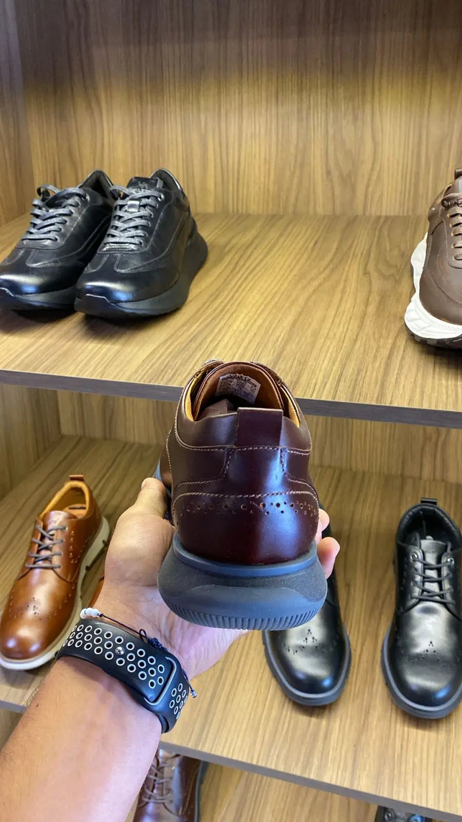 Oxfords Nardo Coñac y Negro — foto real 4
