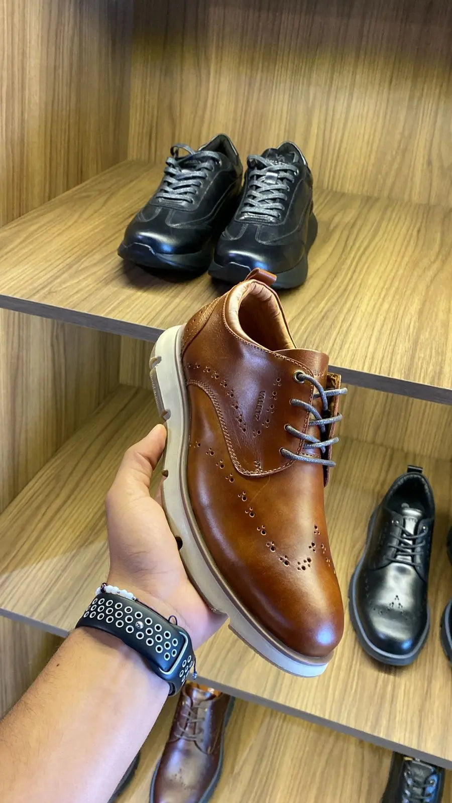Oxford Nardo en Cuero Miel — foto real 1