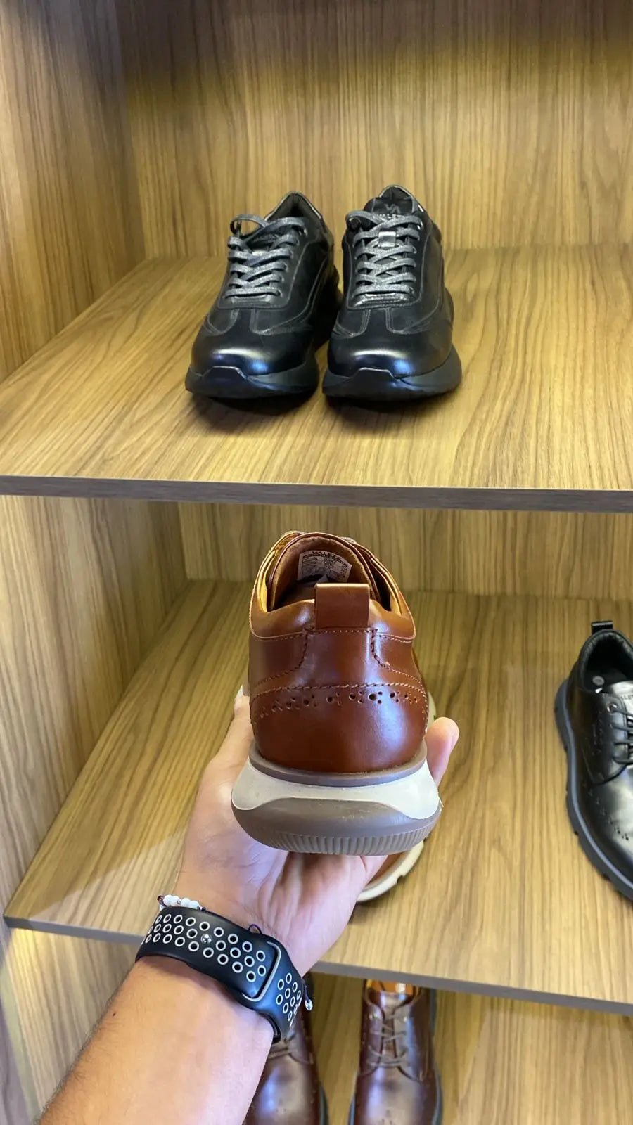 Oxford Nardo en Cuero Miel — foto real 4
